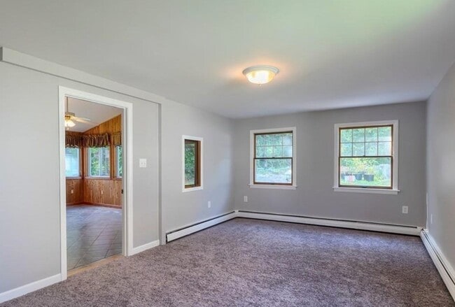 Photo - 142 E Meadow Rd