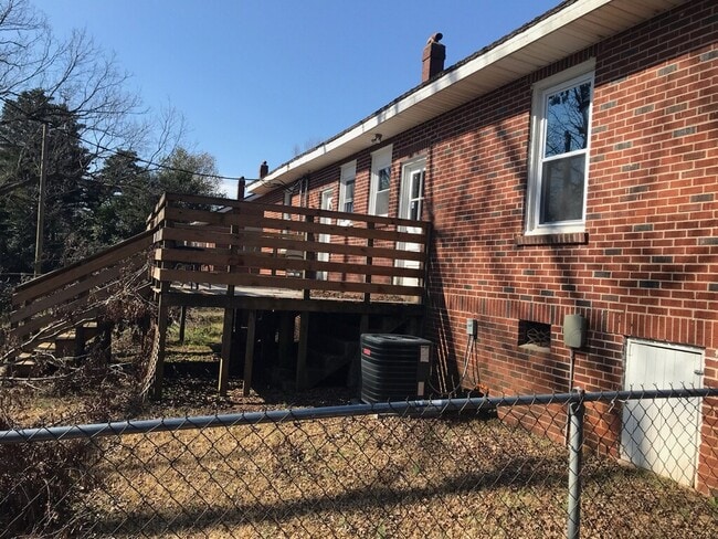 715 Holloway Ave