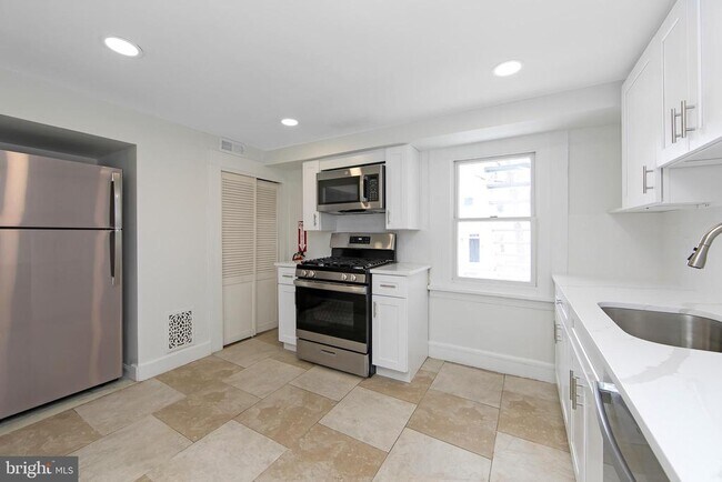 Photo - 201 Chester Ave Unit C