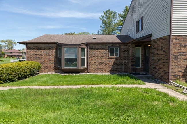 Building Photo - 18049 Crownhill Dr Unit A