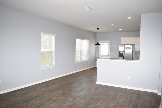 Photo - 120 Feather Grass Ave