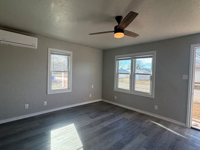 Photo - 304 S 2nd St