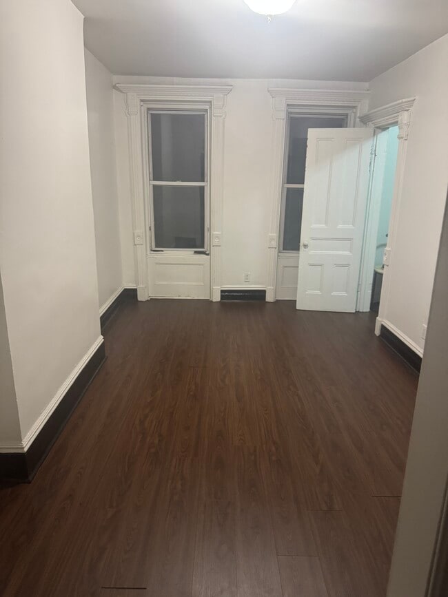 Building Photo - 902 Jefferson Ave Unit 2nd FL