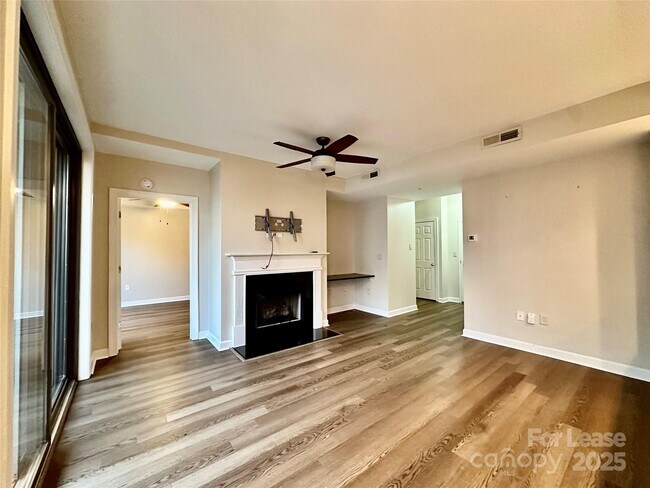 Photo - 718 W Trade St