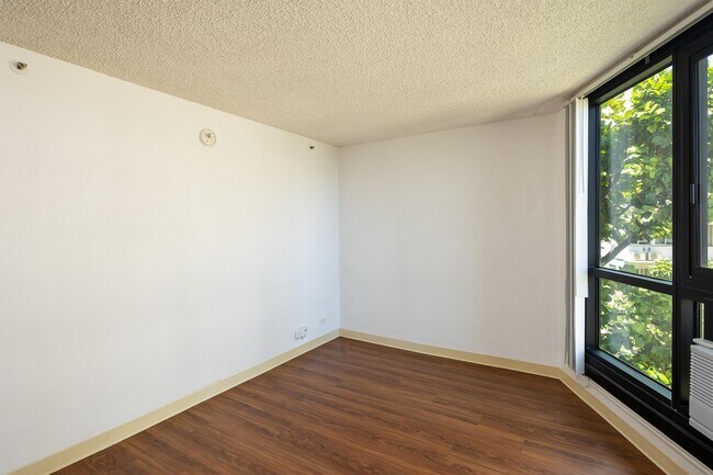 Photo - 134 Kapahulu Ave