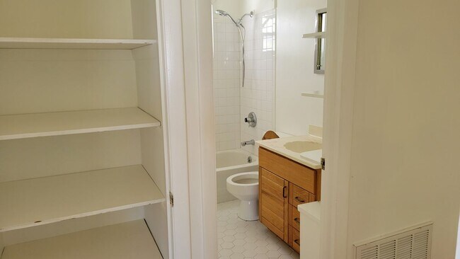 Photo - 801 Lemaster Ave