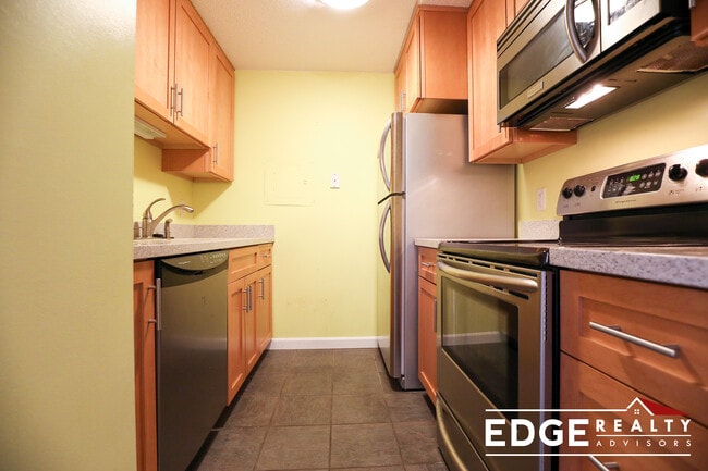 Building Photo - 18 Ellery St Unit 2