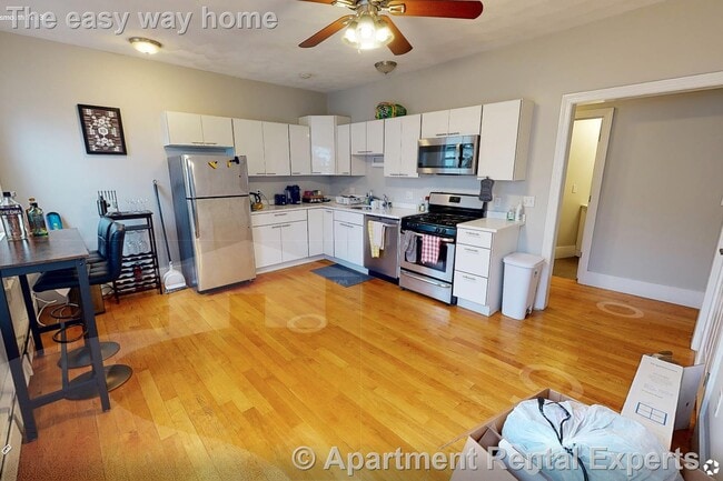 Building Photo - 33 Portsmouth St Unit #3R