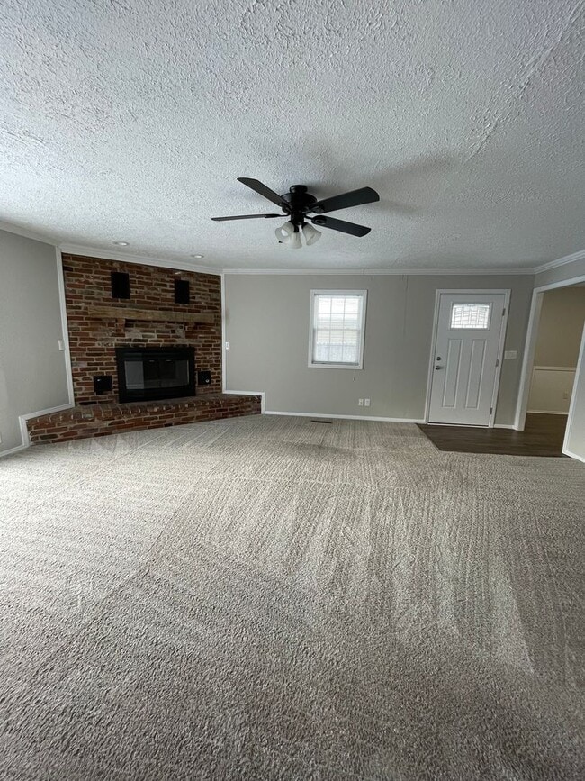 Building Photo - Great 4 Bedroom Home for Lease!