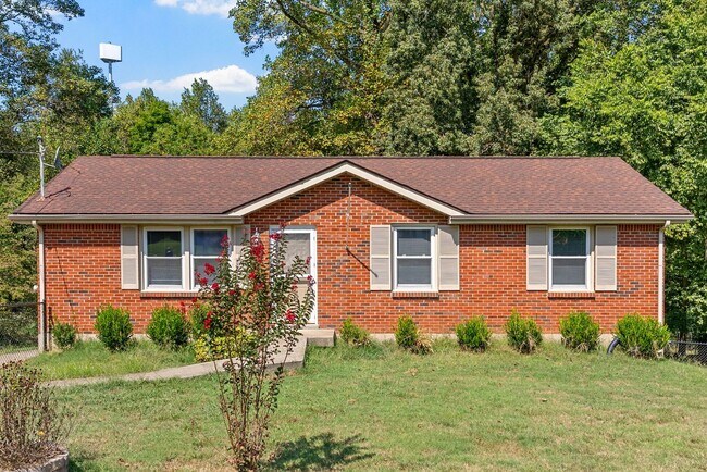 Building Photo - 3 Bedroom 2 Bath Dog Friendly Home For Ren...