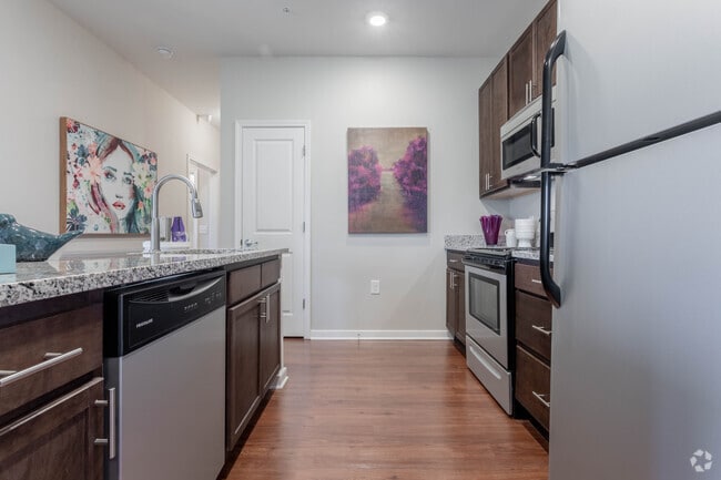 2BR, 2BA -1,208sqft