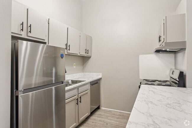 2BR, 1BA – 950SF - Kitchen - Abbington Village Apartments