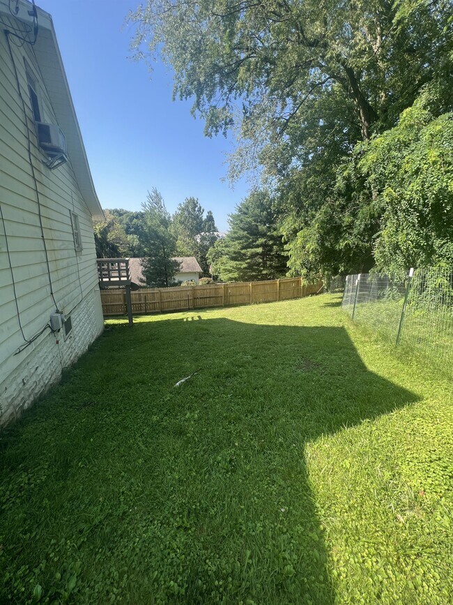 Photo - 132 School St