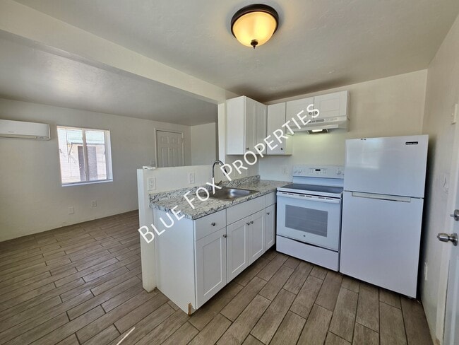 3401 E Bermuda St
