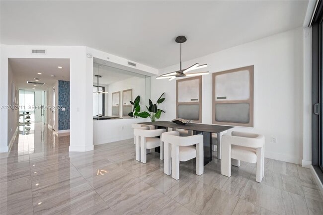 Photo - 100 E Las Olas Blvd Unidad 3201