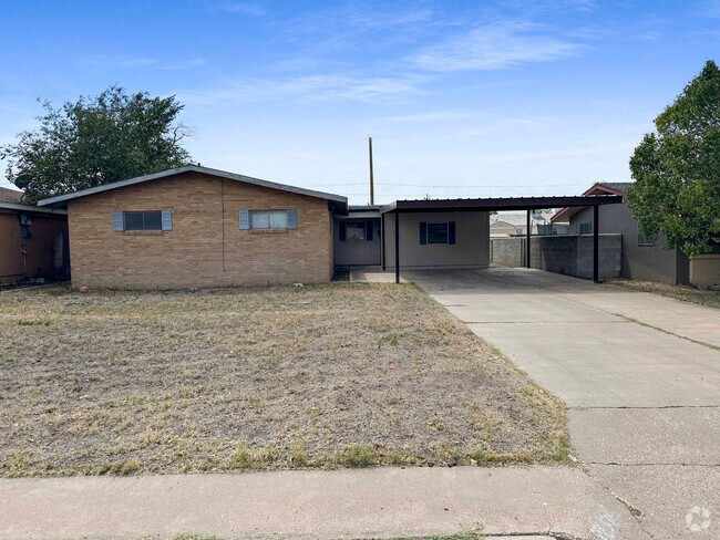 Building Photo - 2121 N Acoma Dr Rental