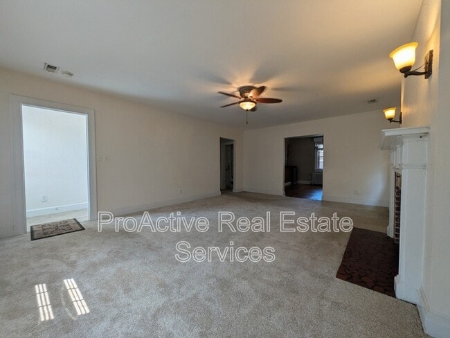 Photo - 1605 Hampton Blvd