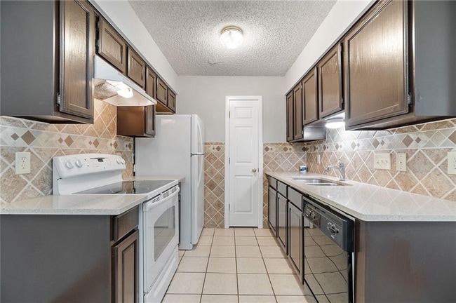 Photo - 2107 Courtney St