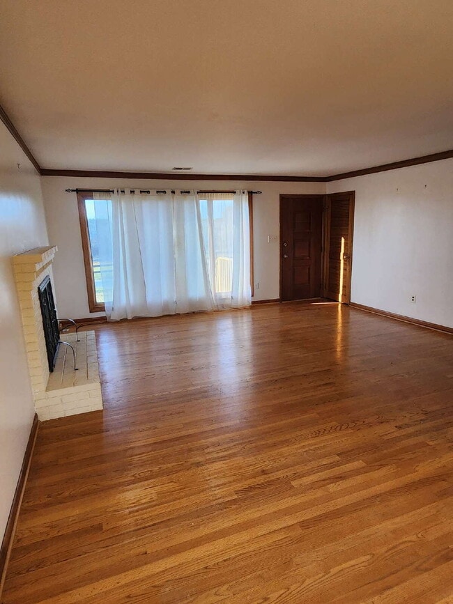 Photo - 9839 Lees Mill Rd