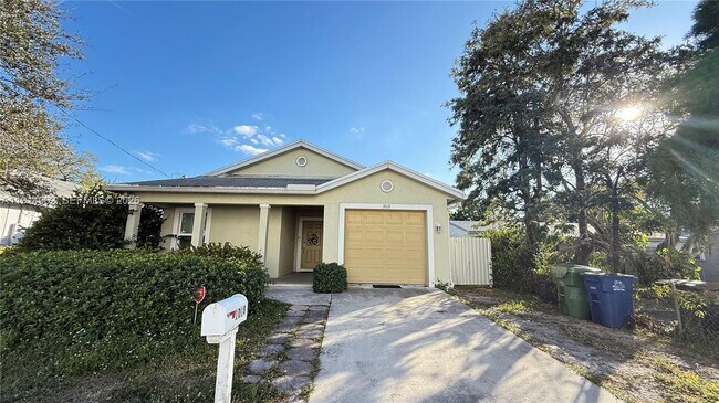 Photo - 1018 Foster Rd