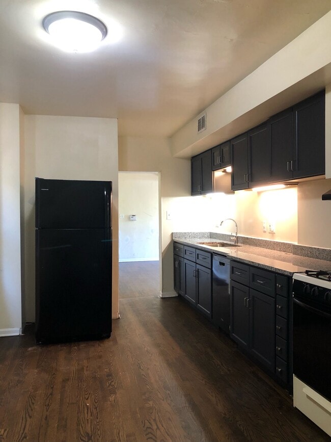 Building Photo - 1415 W Devon Ave Unit 1