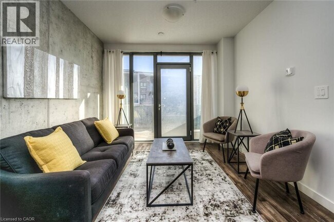 Photo - 1442 Highland Rd W Unit 904
