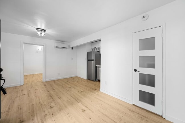 Photo - 1303 N Beverly Glen Blvd Unidad 1303