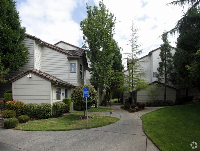 Rivercrest Apartments