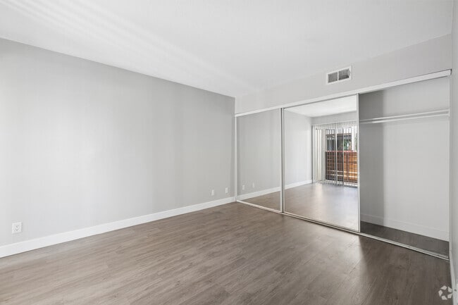 2BR, 2BA - 900SF - Bedroom