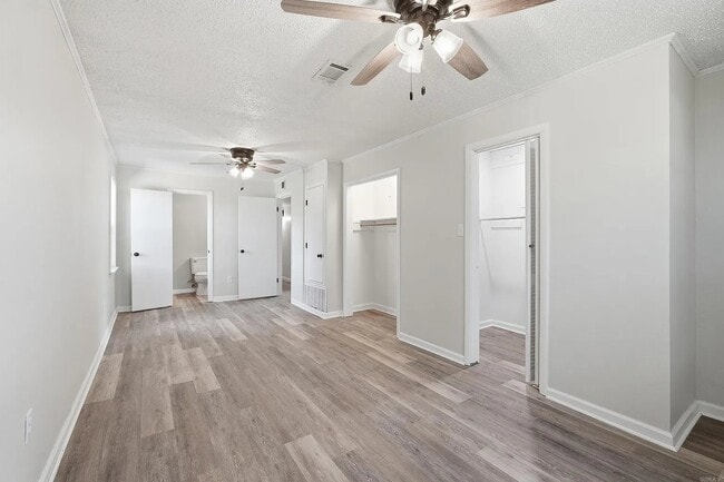 Photo - 1410 Magee Dr