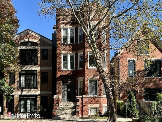 Building Photo - 841 N Mozart St Unit A02W