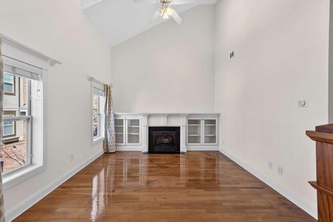 Photo - 655 Mead St SE