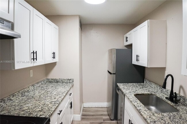 Photo - 4280 Woodside Dr Unit 12