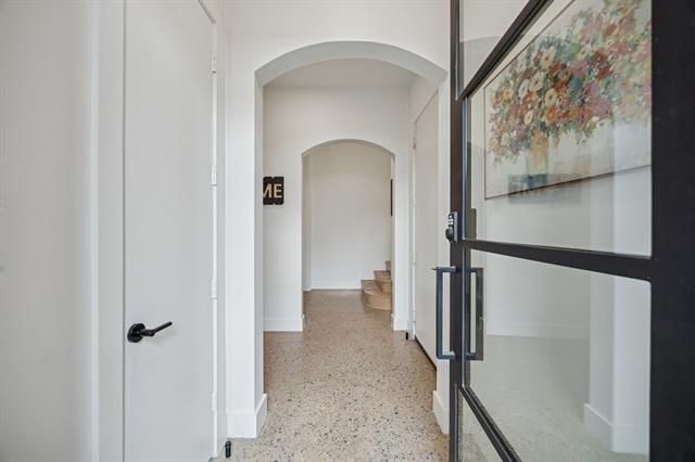 Photo - 5104 Vandelia St