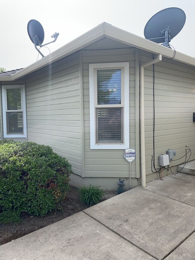 Photo - $300 OFF 1st Month's Rent!! - Charming 3 B...