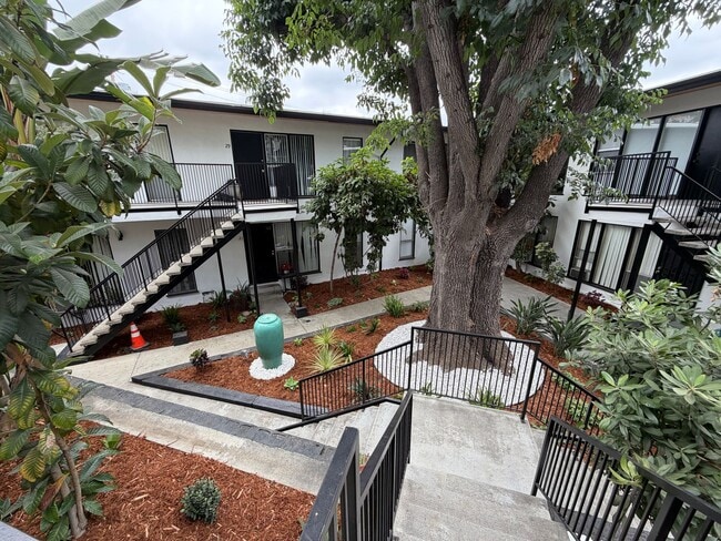 Building Photo - The Claire Manor Apts