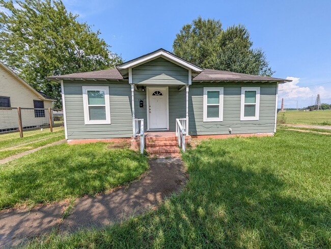 Building Photo - 5365 E Parkway Dr Rental