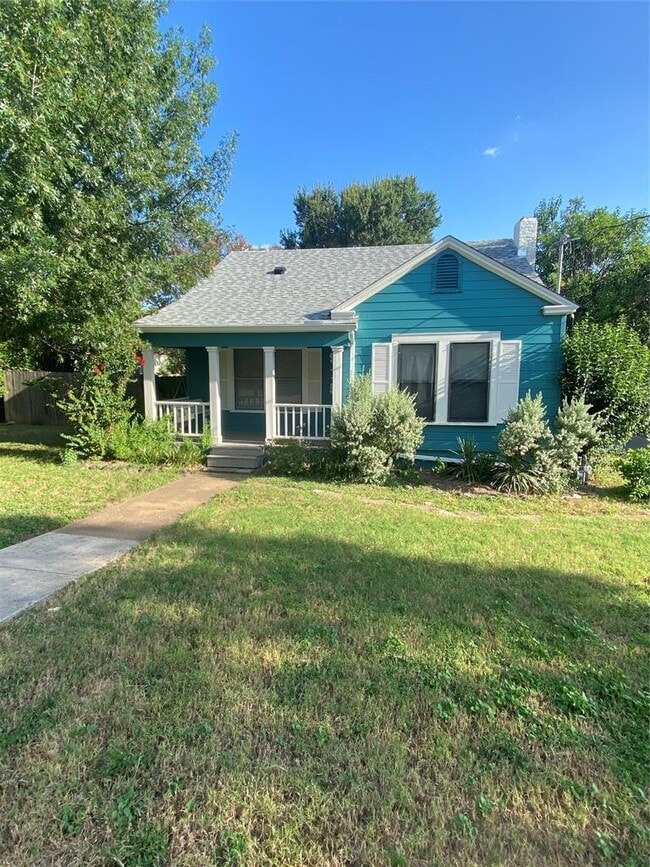 Building Photo - 915 W 29th St