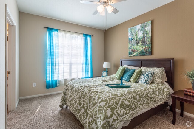 2BR, 1BA - 969SF