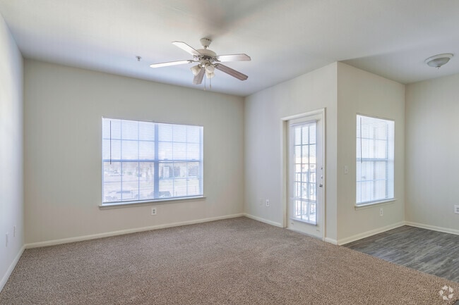 1BR, 1BA - 697SF