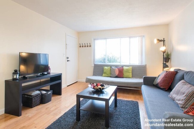 Photo - 17 Oxford Cir Unit 1