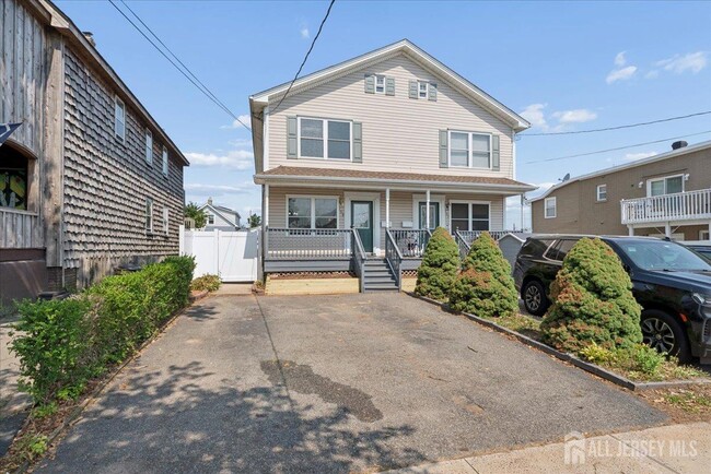 Photo - 155 Emerson St