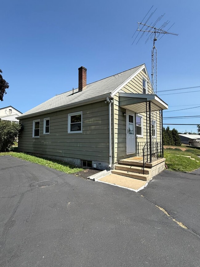 Photo - 1294 Edenville Rd