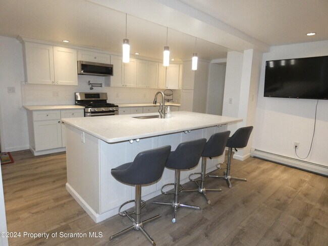 Photo - 607 3rd Ave
