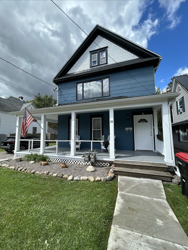 11 Highland Pl Unit Upstairs