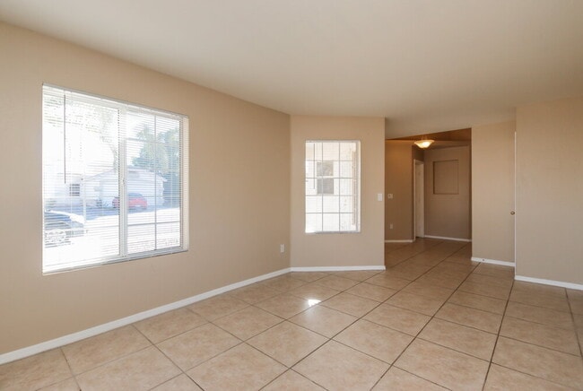 Photo - 969 E Elgin St