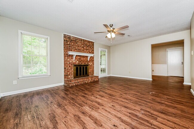 Photo - 1161 Salisbury Trail