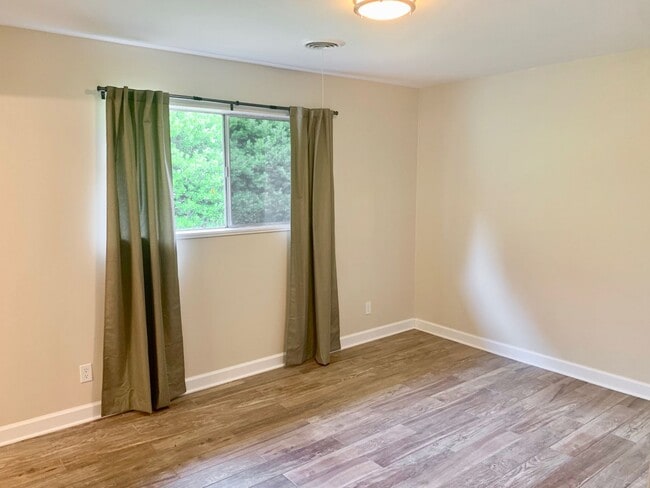 Photo - For Rent - 3 Bedroom 1.5 Bath in Valley View!