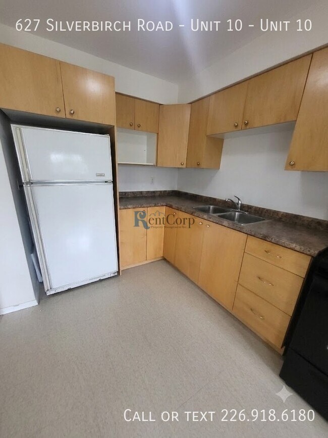 Photo - 627 Silverbirch Rd
