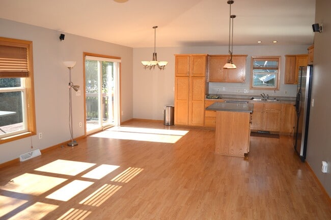 Photo - 715 Ariel Ln